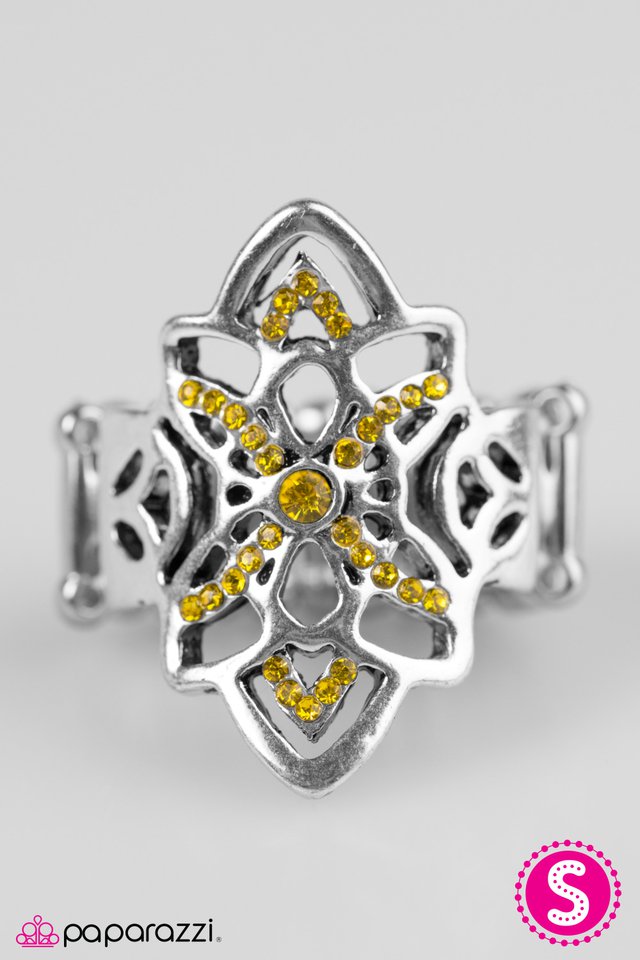 Paparazzi ♥ Daringly Dallas - Yellow ♥ Ring