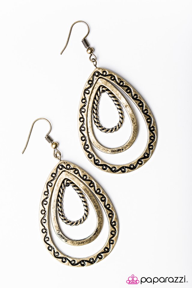Paparazzi ♥ The Drylands - Brass ♥ Earrings