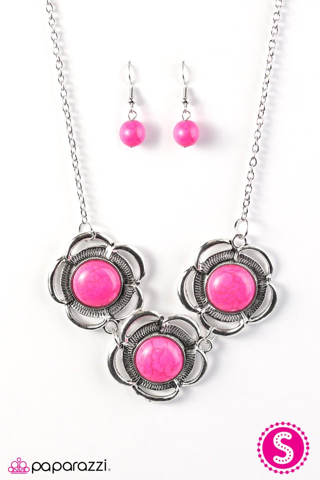 Paparazzi ♥ Daisy DUNES - Pink ♥ Necklace