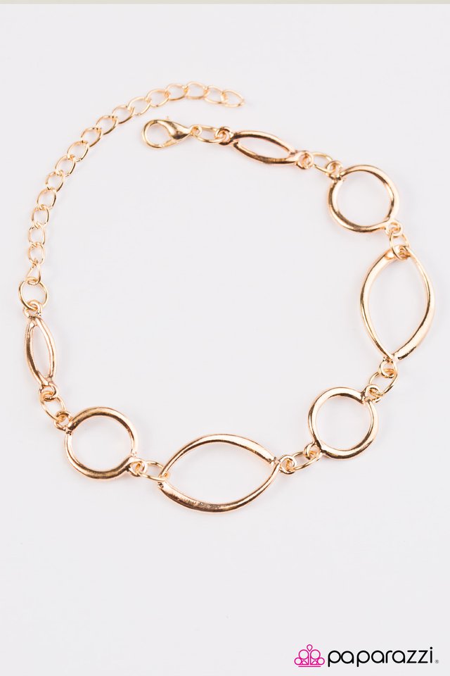 Paparazzi ♥ Daringly Daring - Gold ♥ Bracelet