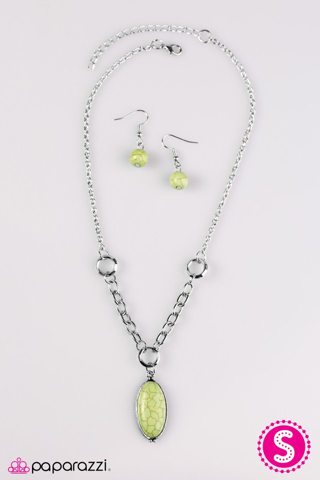 Paparazzi ♥ Find Me Where The Wild Things Are - Green ♥ Necklace