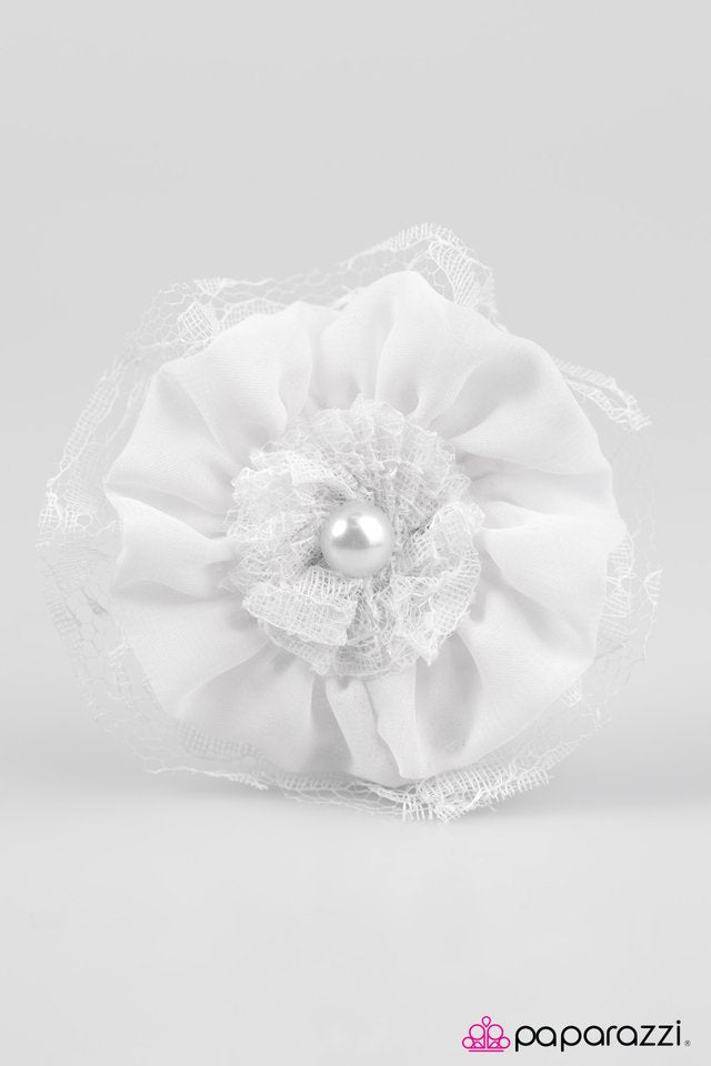 Paparazzi ♥ Havana Cruise - White ♥ Hair Clip