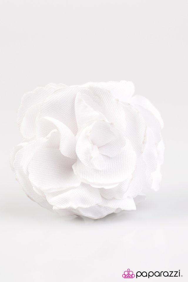 Paparazzi ♥ Compare and Contrast - White ♥ Hair Clip
