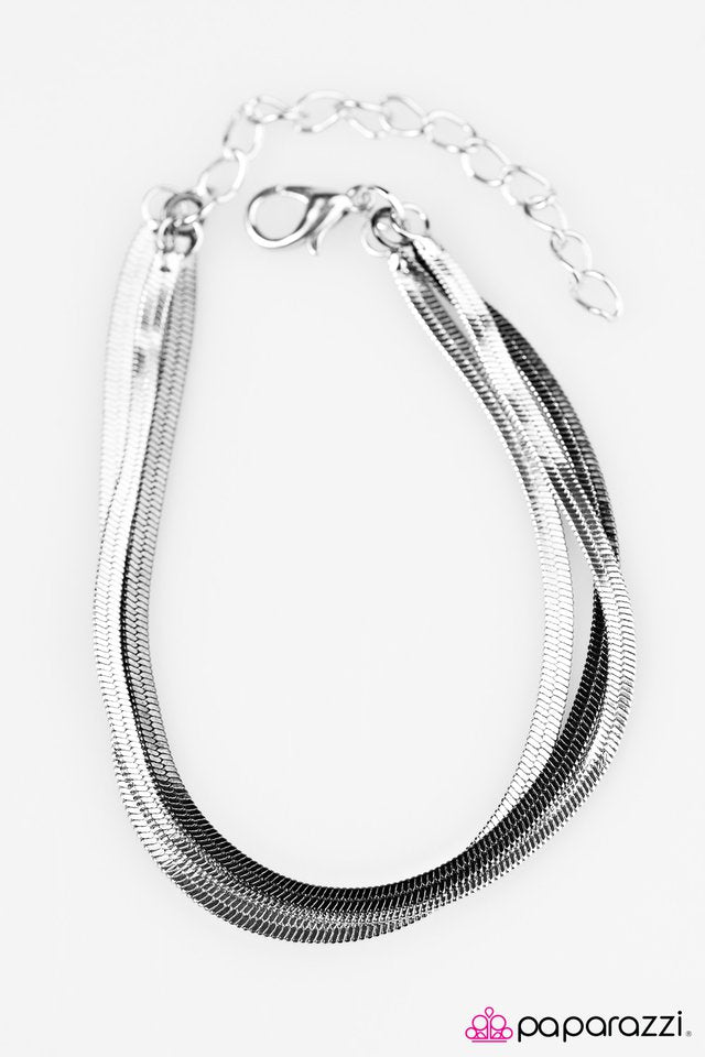 Paparazzi ♥ Slithering Shimmer - Silver ♥ Bracelet