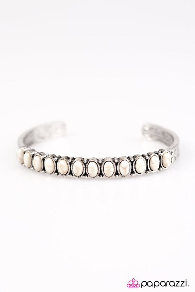 Paparazzi ♥ Mojave Rainbow - White ♥ Bracelet