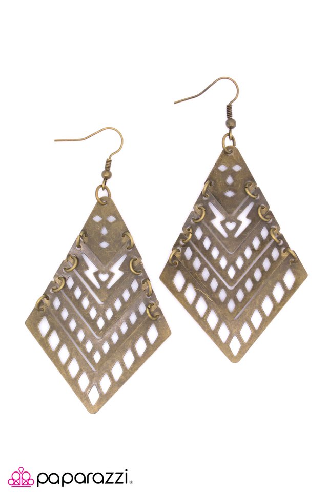 Paparazzi ♥ Haute Hardware - Brass ♥ Earrings