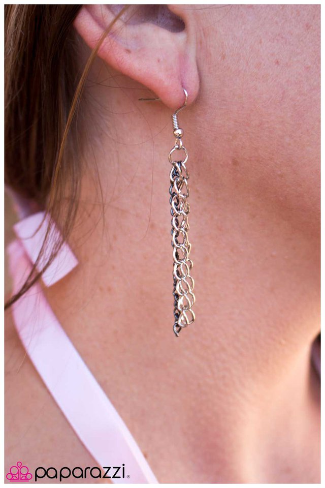 Paparazzi ♥ Delicately Dangerous - Pink ♥ Necklace