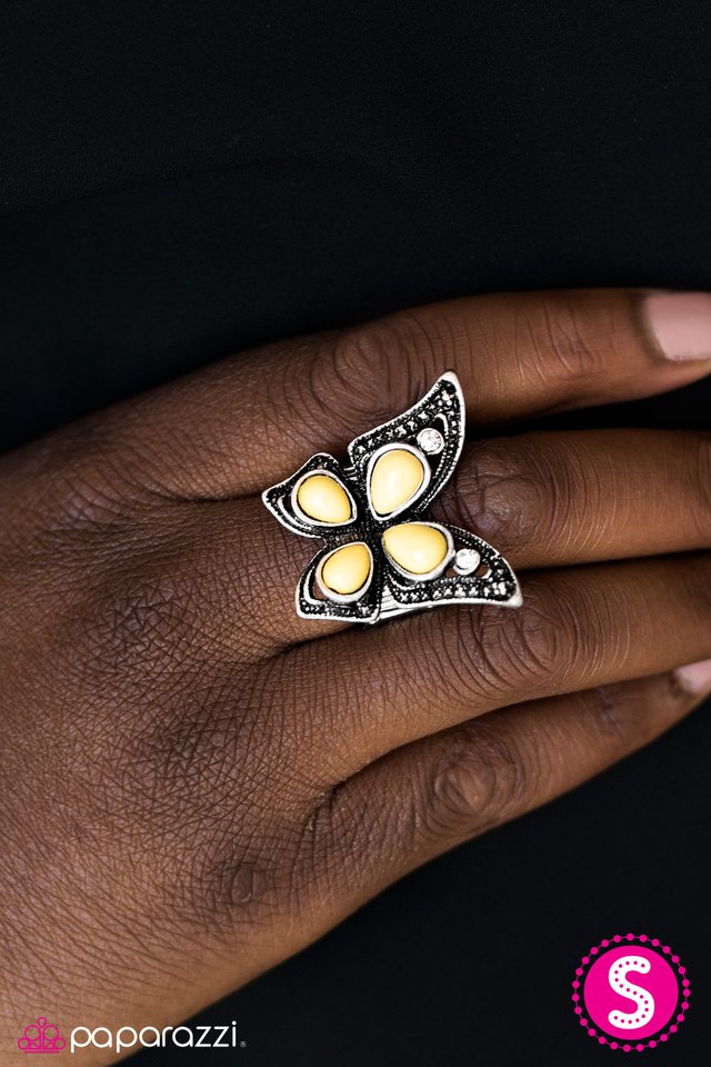 fly-as-a-butterfly-yellow-p4wh-ywxx-079xx
