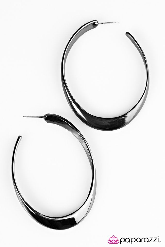 Paparazzi ♥ Be There With BELL-BOTTOMS On - Black ♥ Earrings