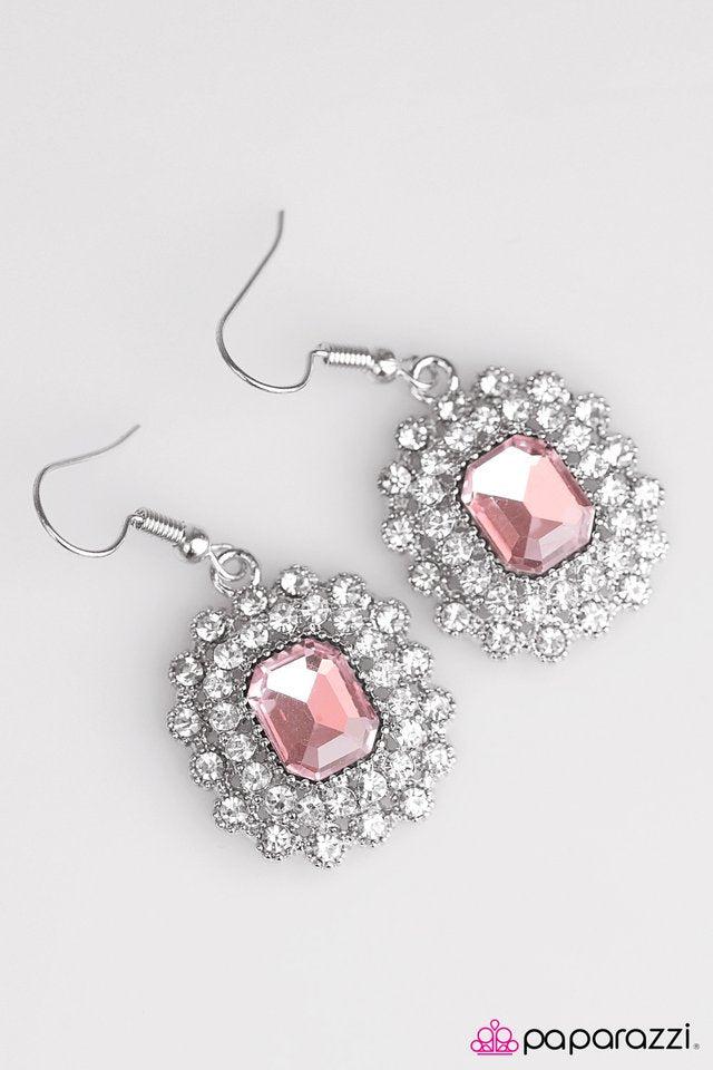Paparazzi ♥ Catch Of The Century - Pink ♥ Earrings