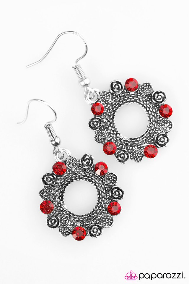 Paparazzi ♥ Royal Rose Garden - Red ♥ Earrings