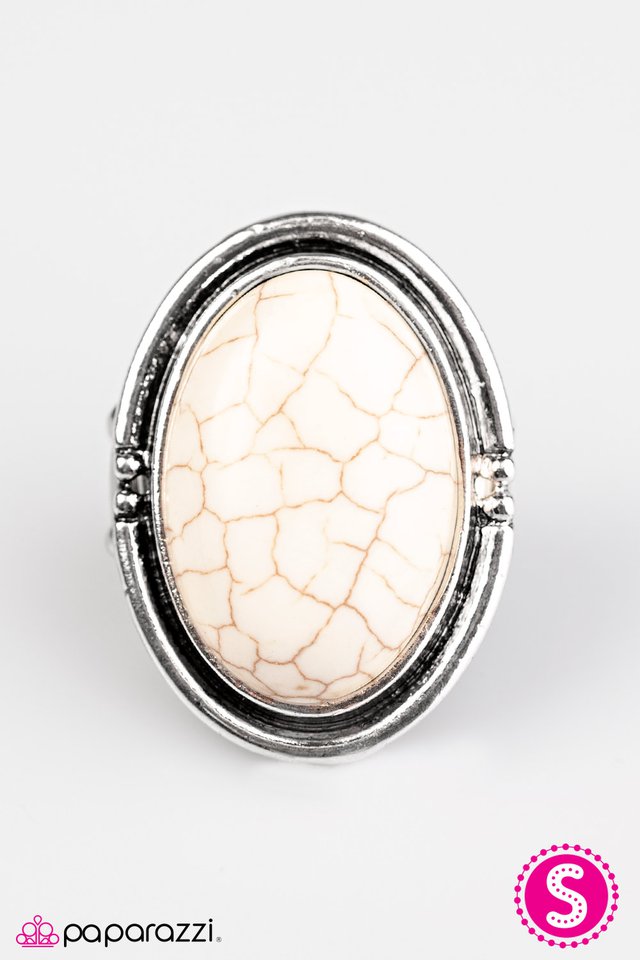 Paparazzi ♥ A Rolling SANDSTONE - White ♥ Ring