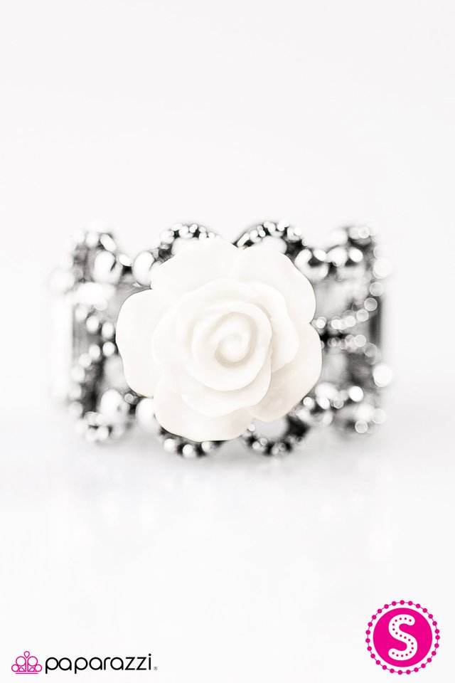 Paparazzi ♥ Fleur De Fashion - White ♥ Ring