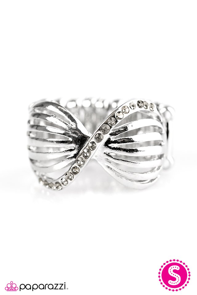 Paparazzi ♥ Pretty As A Bow - Silver ♥ Ring