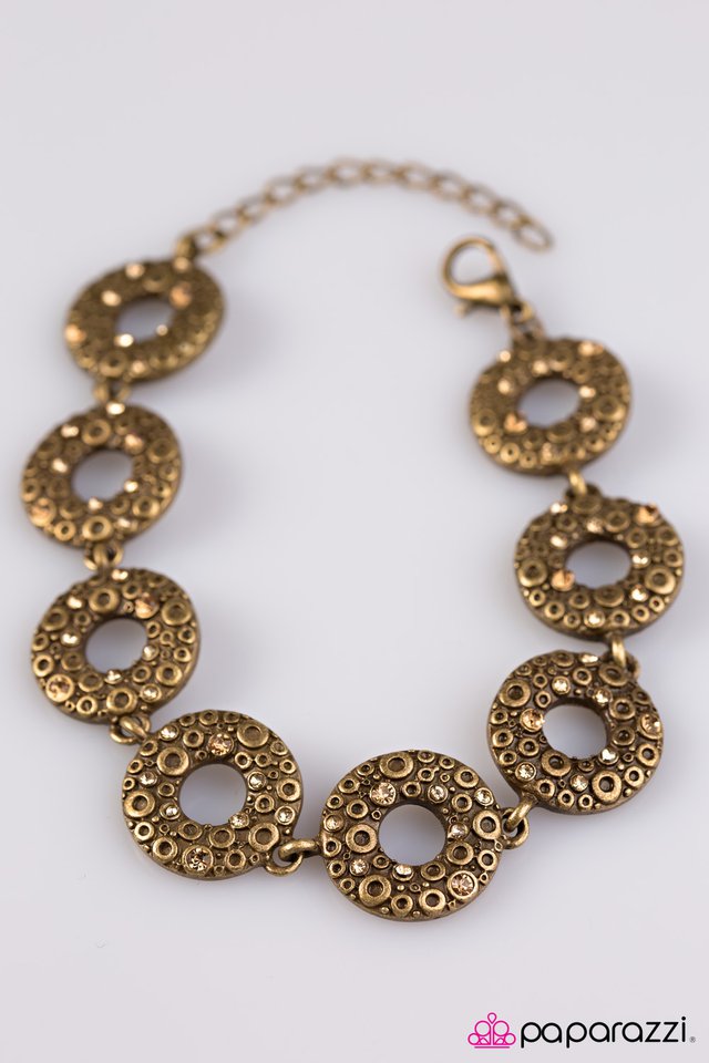 Paparazzi ♥ Omega Shine - Brass ♥ Bracelet
