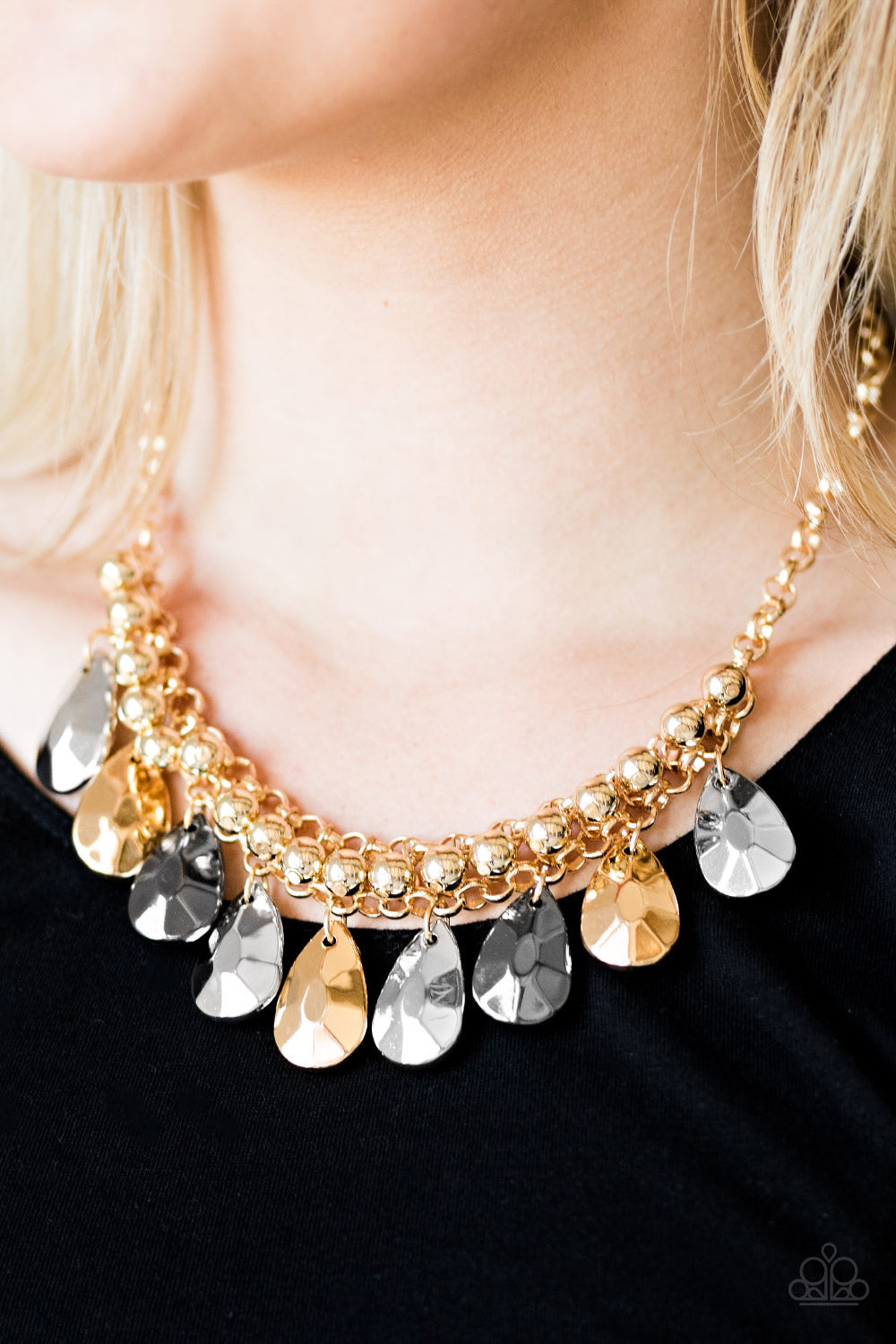 Paparazzi ♥ La DIVA Loca - Gold ♥ Necklace