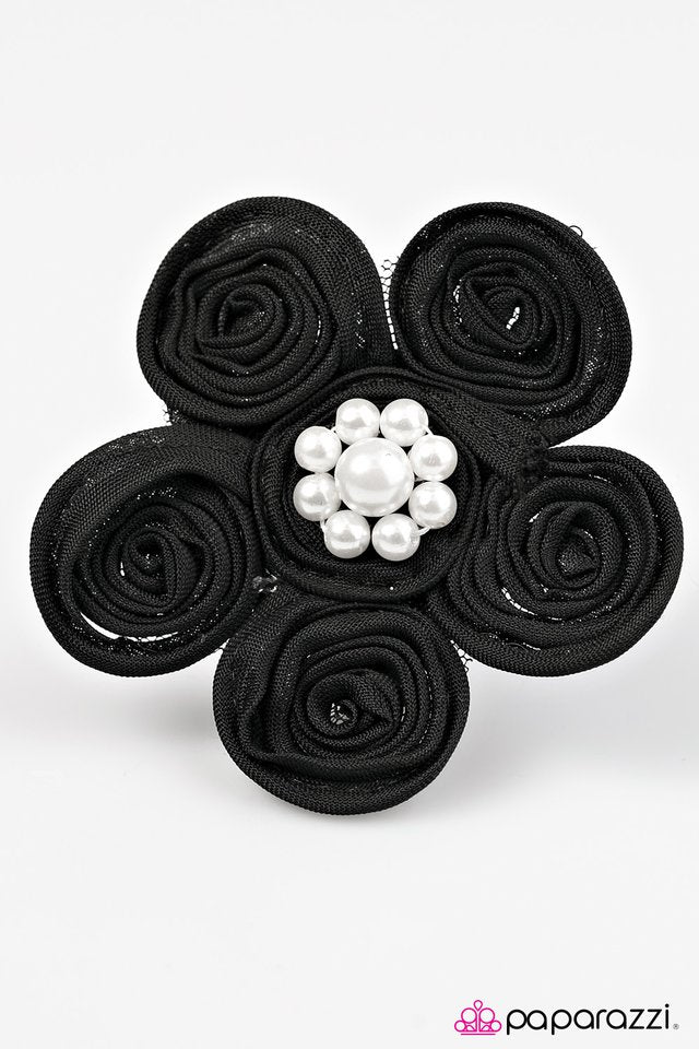 Paparazzi ♥ Curl Up - Black ♥ Hair Clip