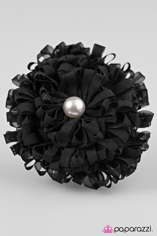 Paparazzi ♥ Posh Pom-Pom ♥ Hair Clip