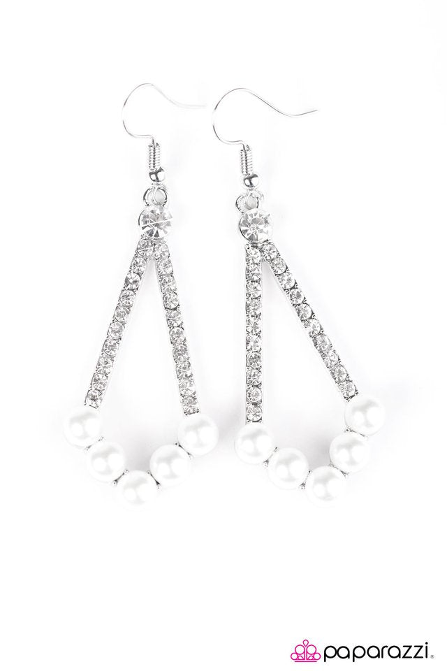 Paparazzi ♥ Dressed In Radiance - White ♥ Earrings