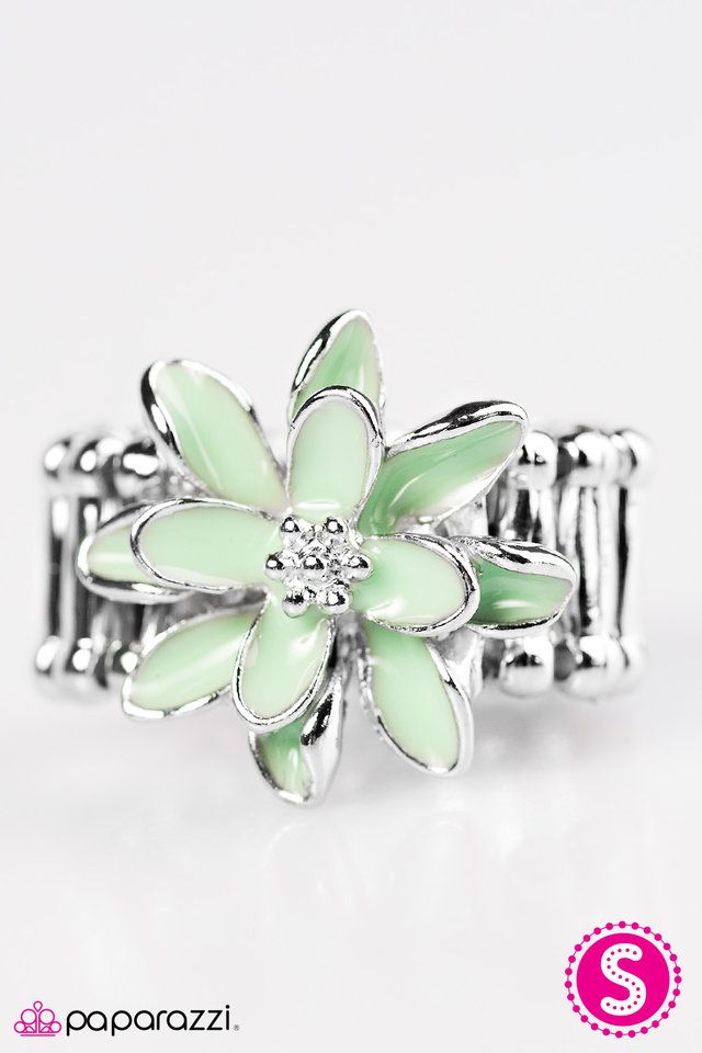 Paparazzi ♥ Hopelessly Honolulu - Green ♥ Ring
