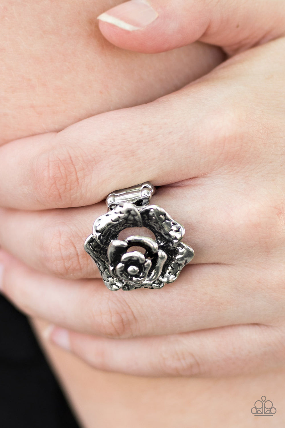 Paparazzi ♥ Garden Of Grandeur - Silver ♥ Ring