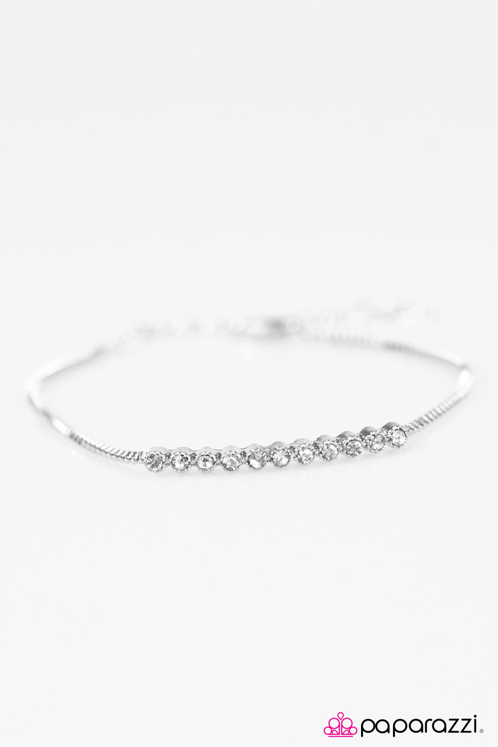 Paparazzi ♥ Size Doesnt Matter - White ♥ Bracelet