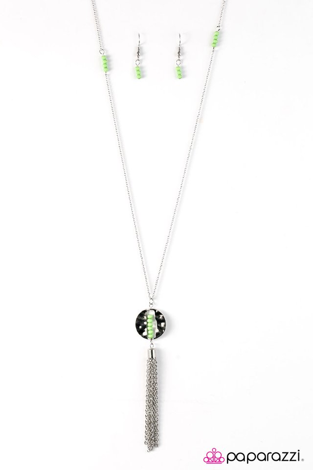 Paparazzi ♥ Extraordinary Explorer - Green ♥ Necklace