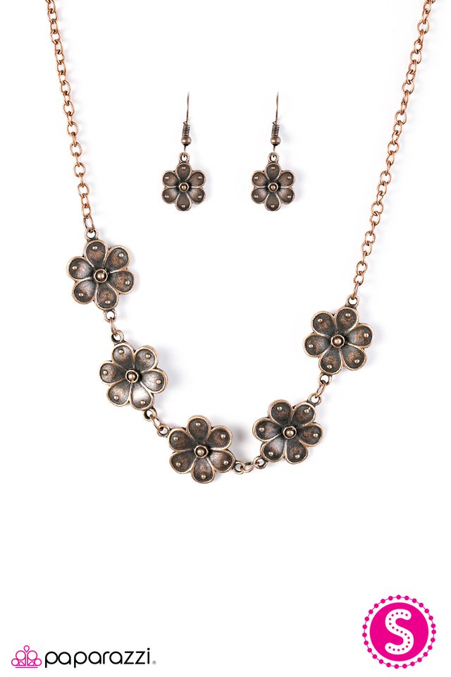 Paparazzi ♥ The Earth Laughs In Flowers - Copper ♥ Necklace
