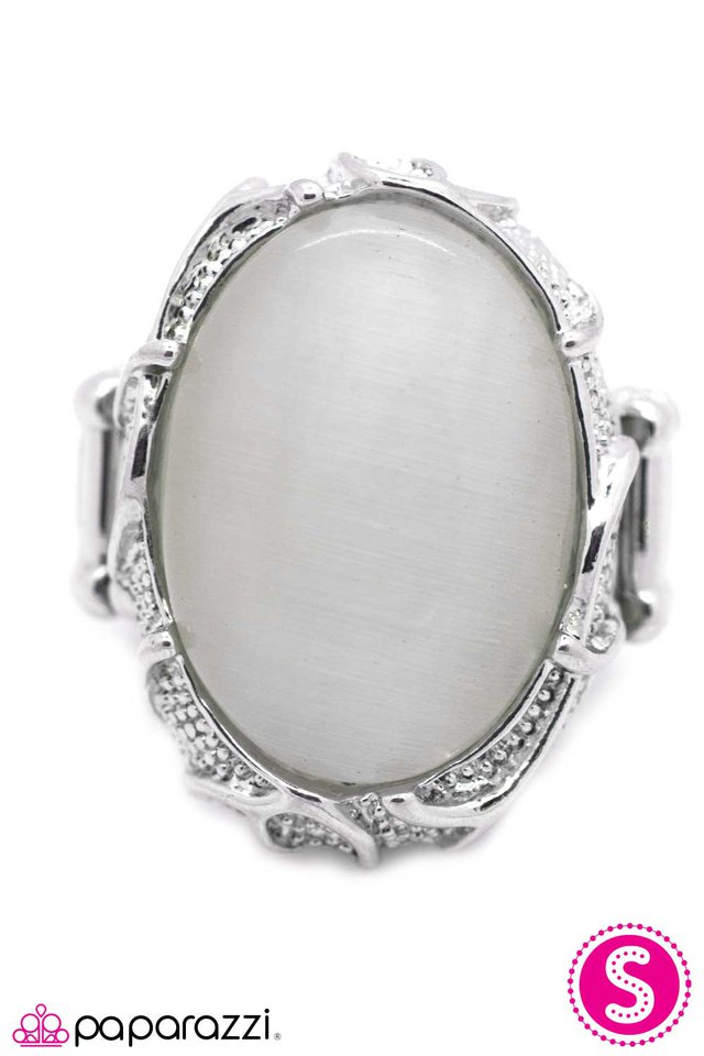 Paparazzi ♥ Mirror, Mirror On the Wall - White ♥ Ring