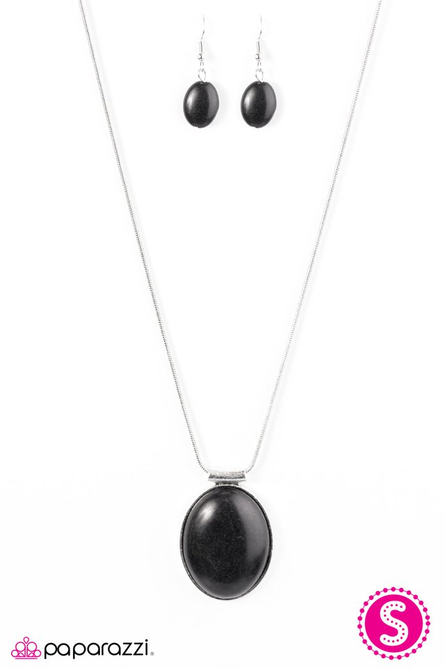 Paparazzi ♥ Lounging At The Lagoon - Black ♥ Necklace