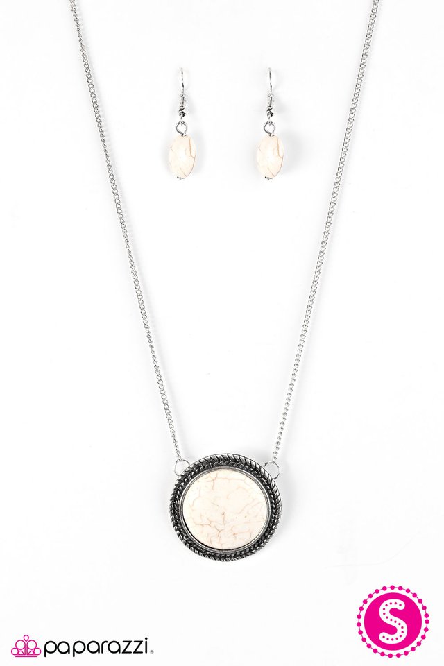 Paparazzi ♥ Oh My Oasis - White ♥ Necklace