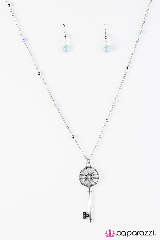 Paparazzi ♥ Love Is The Key To Happiness - Blue ♥ Necklace