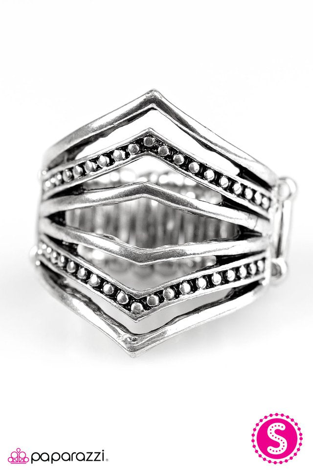 Paparazzi ♥ Vantage Point - Silver ♥ Ring