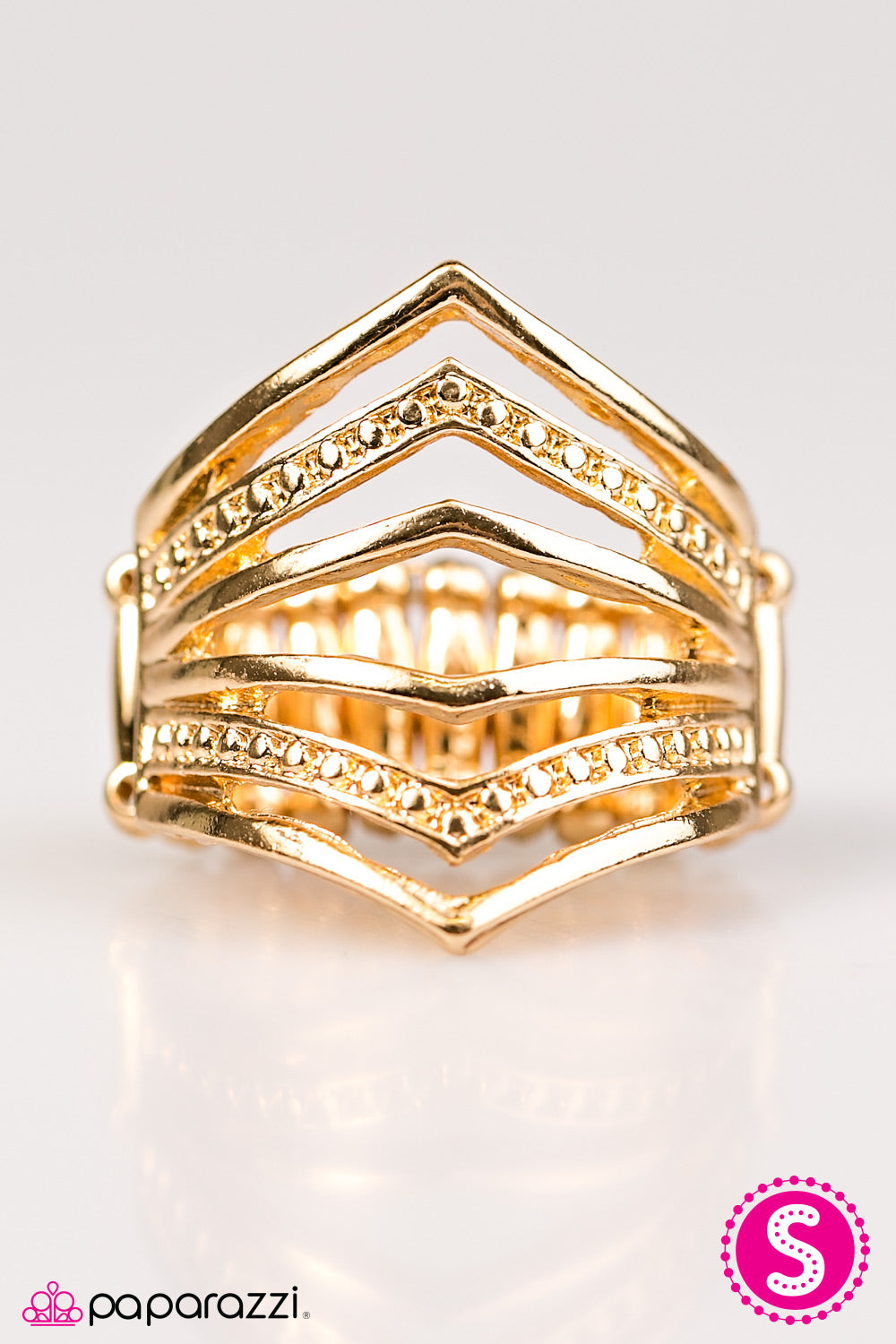 Paparazzi ♥ Vantage Point - Gold ♥ Ring