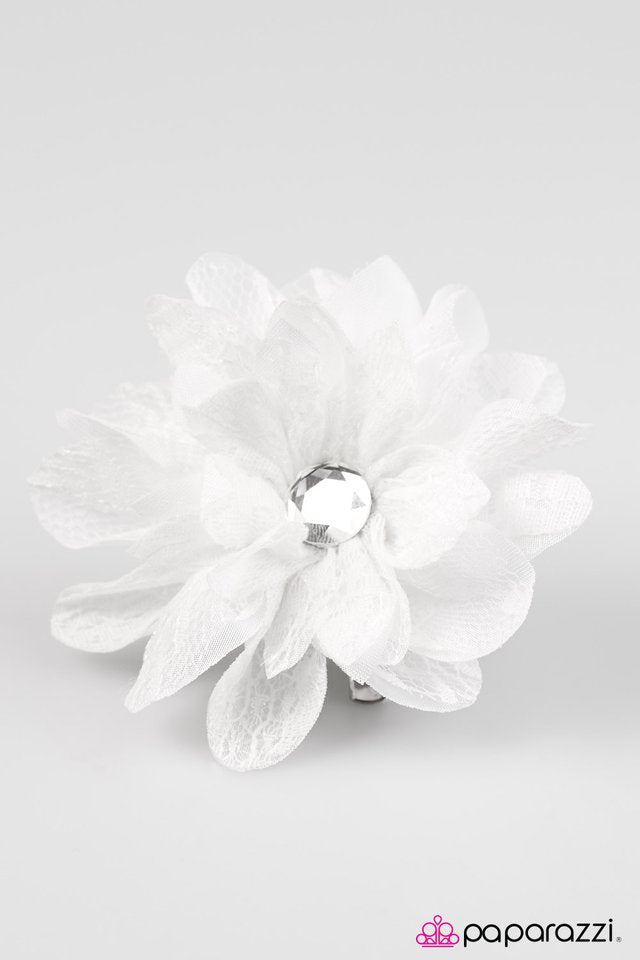 Paparazzi ♥ How Does Your GARDENIA Grow? ♥ Hair Clip
