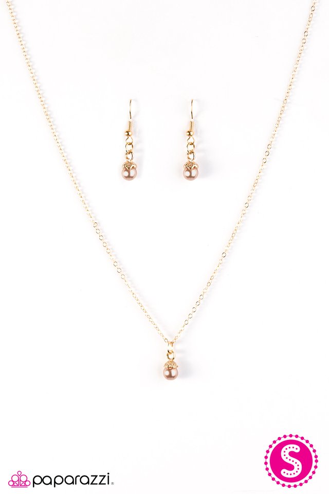 Paparazzi ♥ The World Is Your Oyster - Brown ♥ Necklace