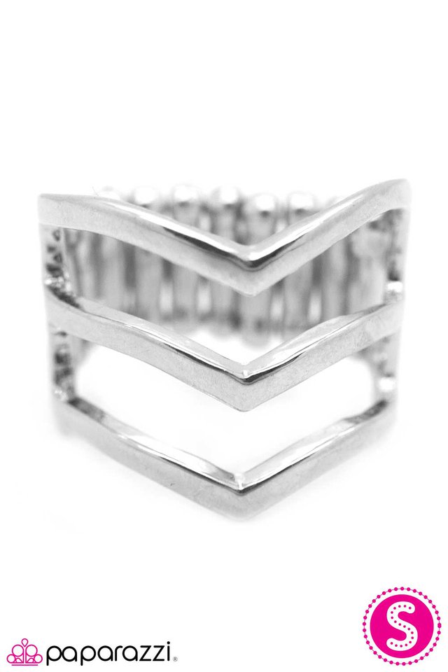 Paparazzi ♥ Point Me in the Right Direction - Silver ♥ Ring