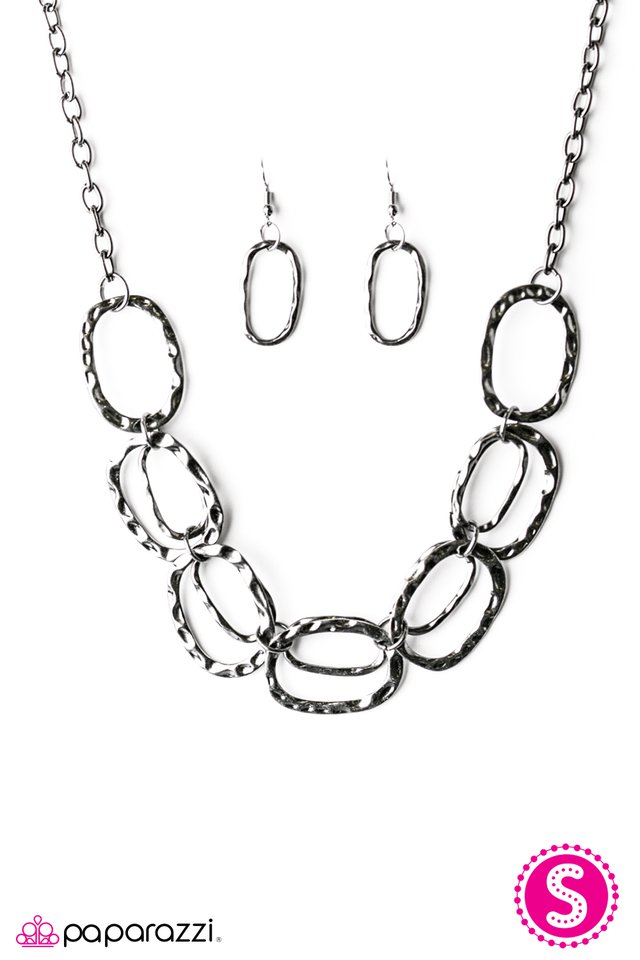 Paparazzi ♥ Cave Of Wonders - Black ♥ Necklace