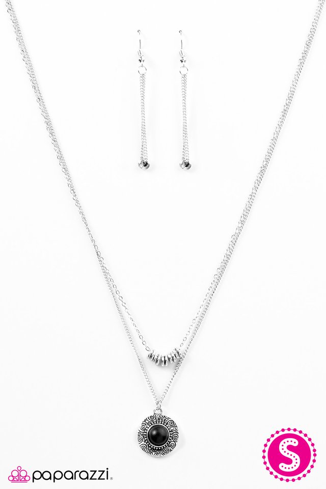 Paparazzi ♥ Dizzying Dunes - Black ♥ Necklace