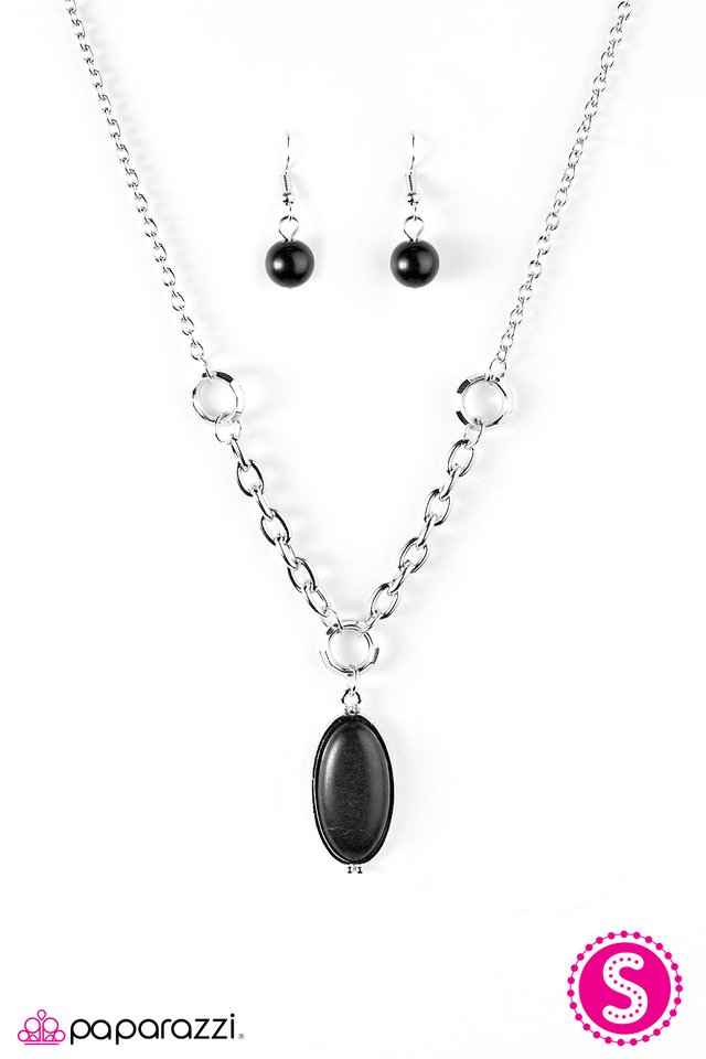 Paparazzi ♥ Find Me Where The Wild Things Are - Black ♥ Necklace