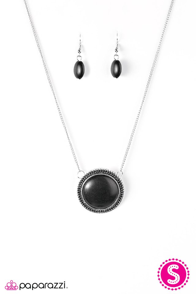 Paparazzi ♥ Oh My Oasis - Black ♥ Necklace