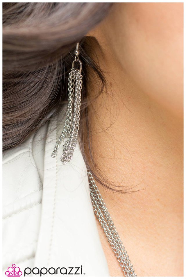 Paparazzi ♥ The Love Connection - Silver ♥ Necklace