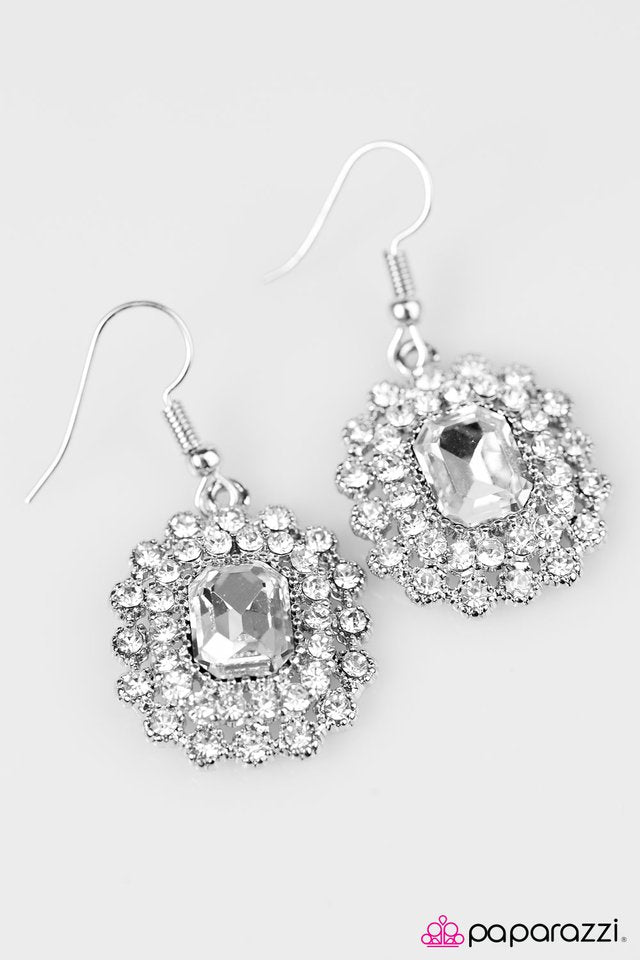 Paparazzi ♥ Catch Of The Century - White ♥ Earrings