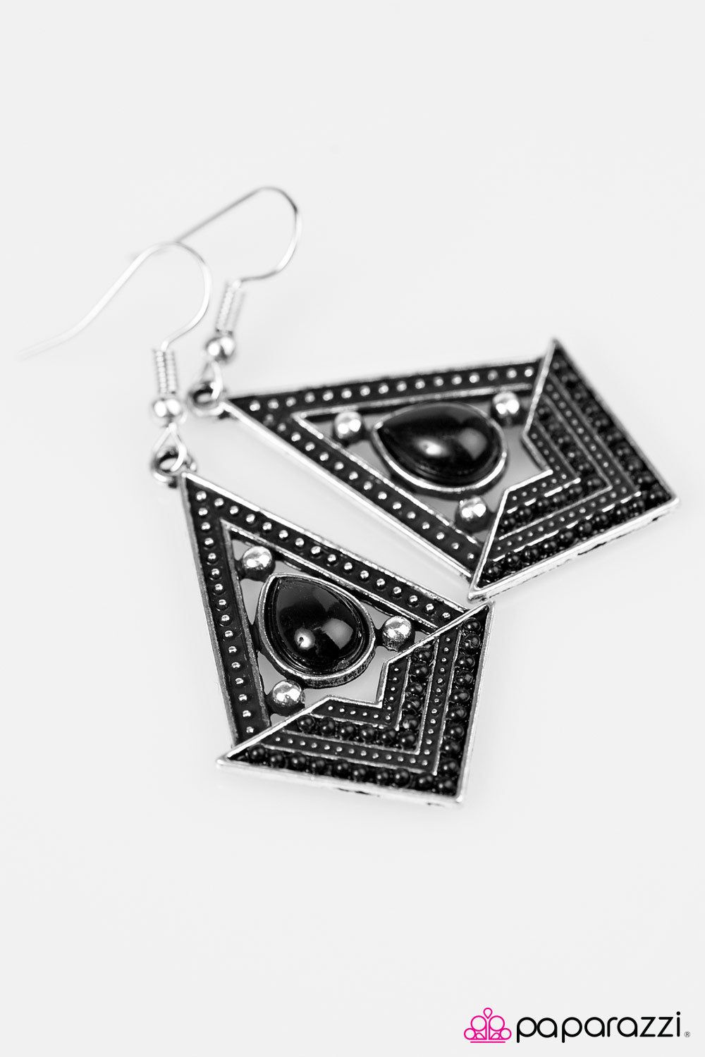 Paparazzi ♥ Legend Of Tarzan - Black ♥ Earrings