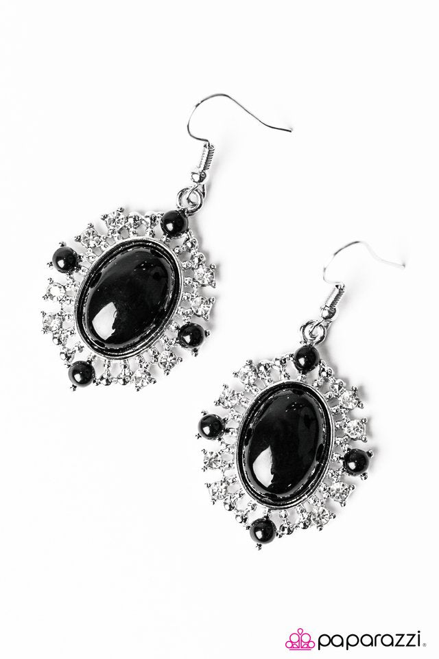 Paparazzi ♥ Red Carpet Romance - Black ♥ Earrings