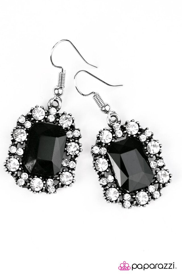 Paparazzi ♥ Stick It To The GLAM! - Black ♥ Earrings