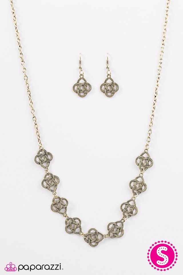 Paparazzi ♥ Cunning Cleopatra - Brass ♥ Necklace