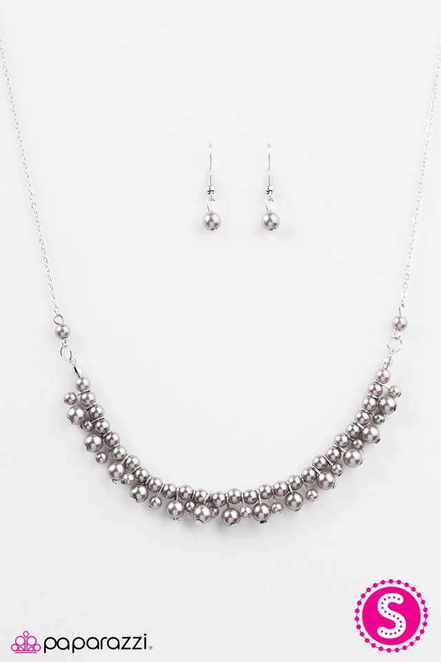 Paparazzi ♥ Divine Beauty - Silver ♥ Necklace