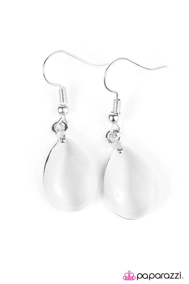 Paparazzi ♥ Drops Of Sunlight - White ♥ Earrings