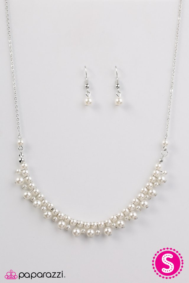 Paparazzi ♥ Divine Beauty - White ♥ Necklace